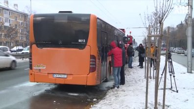 Автобус се запали в движение