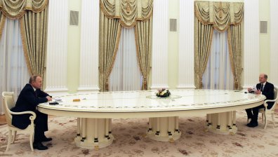 Шолц призова Путин за мир чрез дипломация, руският лидер му отговори остро