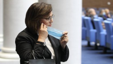Медицинска сестра да стане защитена професия, иска Нинова