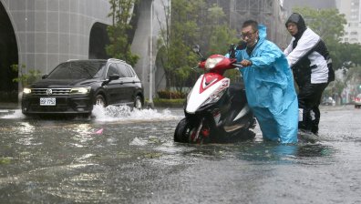 Тайван под тревога заради супер тайфун с ветрове от 240 км/ч