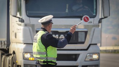 Студентите празнуват на фона на засилен контрол и акции на пътя