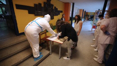 Заразените учителки били в Сърница, където има огнище на Ковид-19