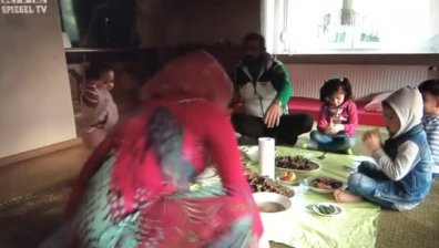 Обвиниха в полигамия сириец, който живее с двете си съпруги в Германия