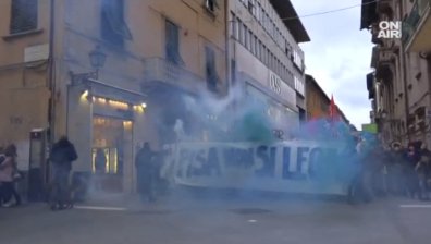 Протестиращи в Италия срещнаха отблизо полицейските палки