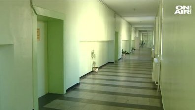 Преподавателката, в чийто час ученици играха кючек, е отстранена от длъжност