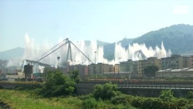 Взривиха носещите колони на моста убиец в Генуа
