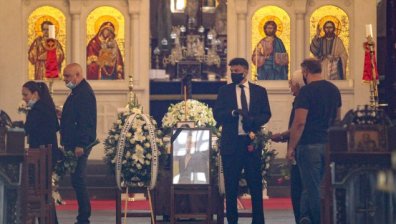 Редица футболисти и спортни деятели си взеха последно сбогом с Бисер Михайлов