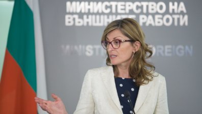 Вицепремиерът Захариева на посещение в Москва