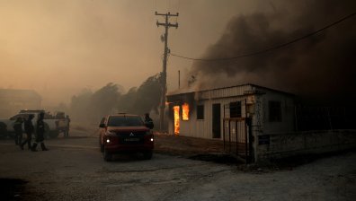 Пожарите в Гърция изпепелиха 45 000 хектара земя