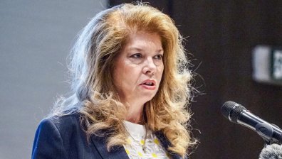 Йотова: Справянето с дефицита изисква свиване на бюджетите и съкращения