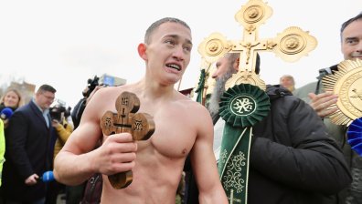 18-годишният Васил Борисов извади кръста от езерото в "Дружба" (СНИМКИ)