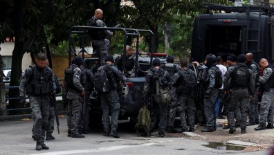 Кървава акция в Рио: Сблъсък между полиция и наркотрафиканти (СНИМКИ)