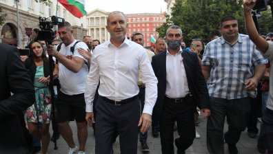 ЕП не прие поправките в резолюцията за Радев и протестите