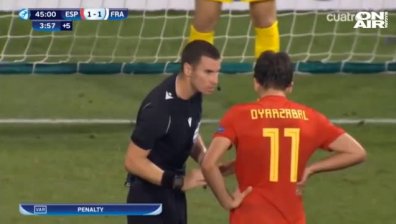 Българска съдийска тройка блесна с розови чорапи на Евро 2019