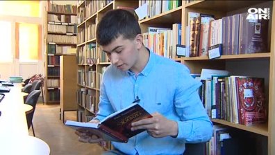 Момче с 4 мозъчни операции пише книги, вдъхновени от живота му