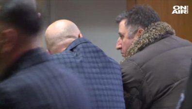 Групата, която се занимава с имотни измами в София, остава в ареста