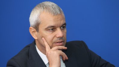 Костадинов: В момента тече държавен преврат, правителството да си подаде оставката