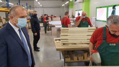 Радев: Необходима е адекватна политика спрямо малкия и среден бизнес