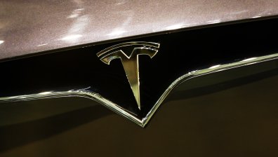 Засякоха проблем в 3 модела на Tesla, довел до над 100 катастрофи