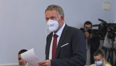 Министър Кацаров: Нови мерки, ако се засили натискът върху лечебните заведения