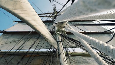 Руски кораб потъна, 17 души загинаха