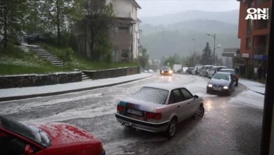 Смолян побеля от градушка