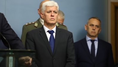 Пилотът на разбилия се самолет не съобщил за проблем. МО: Парашутът се е отворил