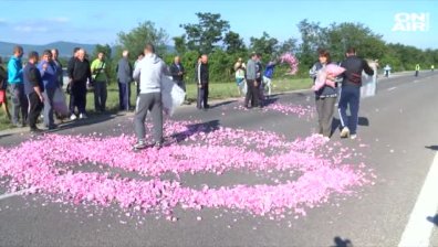 Розопроизводители от Казанлъшко отново протестират