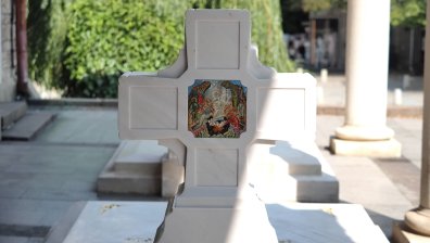 Поругаха гроба на патриарх Неофит за пореден път (+СНИМКИ)
