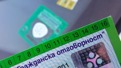 Синият талон отпадна, но скъпите стикери по стъклото на колата остават
