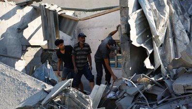 Израелски удар в Газа уби най-малко двама палестинци
