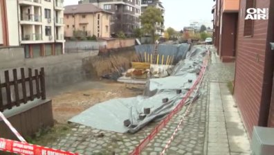 Пропаст пред вратата! Пропадна улица в "Кръстова вада" (Обновена)