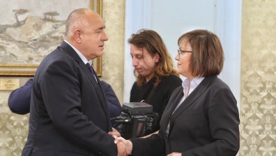 Нинова: Откъде накъде Борисов реди служебния кабинет?