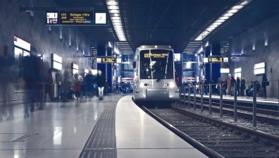 Катастрофа между два влака на метрото в германския Дуйсбург, има пострадали