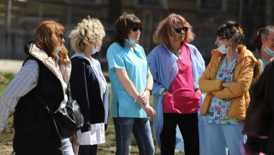 Медицинските ни сестри живеят в болниците, работят с по 250 часа отгоре на месец