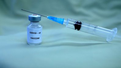 Близо 48% от медиците на първа линия у нас зaявили желание да се ваксинират