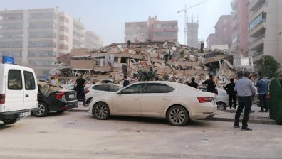Мощно земетресение удари Гърция и Турция, има срутени сгради