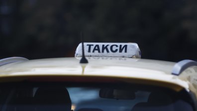 Таксиметров шофьор загина при катастрофа с камион край Садово