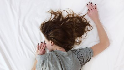 Защо не трябва да гледаме късни новини, за да спим спокойно?