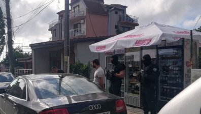 Задържаха 10 души за лихварство и побои в Бургаско