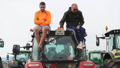 Земеделците: Днес няма да влезем в София заради миньорите, за утре зависи от властта