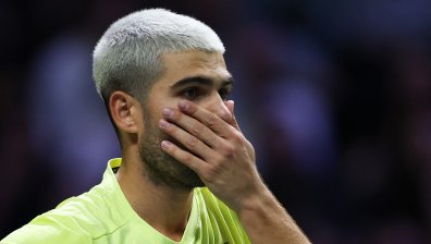 Карлос Алкарас отпадна още на старта си на тенис турнира в Париж