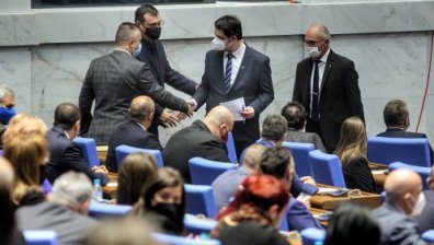 Фашизъм, диктат, компромати... Депутатите заформиха редица скандали