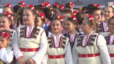 От поколение на поколение: В Елин Пелин учат и най-малките на любов към фолклора
