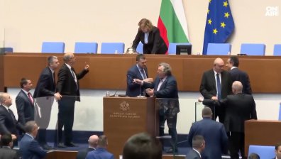 Депутатите стигнаха почти до бой заради изучаването на руски език в училище (+ВИДЕО)