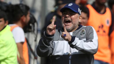 Марадона заби "Химнасия" на дъното и си стегна куфарите от клуба