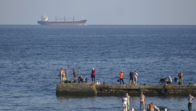 Първият кораб, натоварен със зърно от Украйна, хвърли котва край Босфора