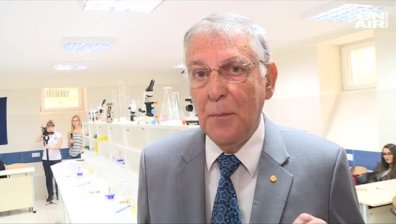 Нобелов лауреат се срещна с деца от столично училище