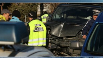 5 деца пострадаха при катастрофа край Кокаляне