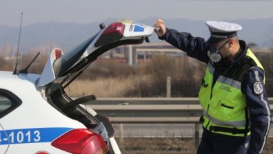 Поставен под карантина мъж се напи, излезе и катастрофира